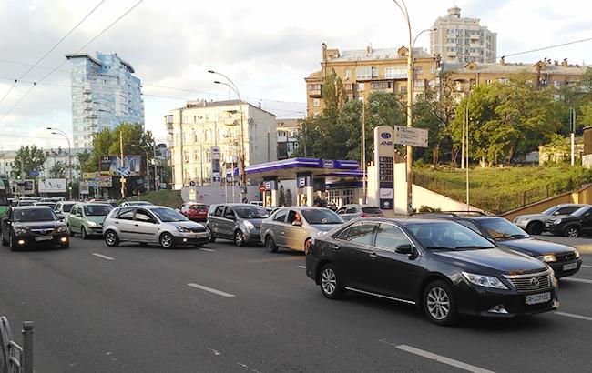 Імпорт легкових авто в Україну збільшився майже вдвічі з початку року