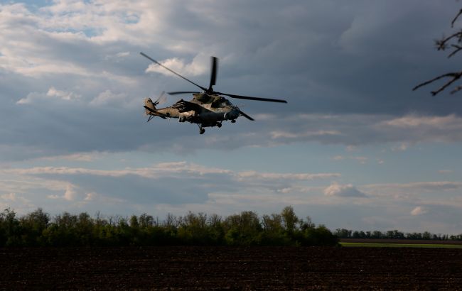 У Генштабі показали, як бойовий гелікоптер завдає ударів по окупантам (відео)