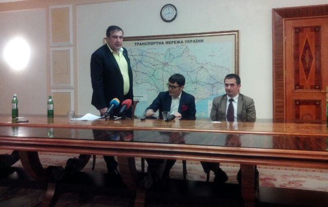 Саакашвили устроил перепалку с главой Госавиаслужбы из-за авиареформы