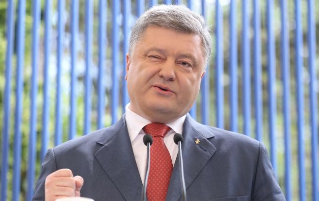 Порошенко заявив про відсутність загроз для існування "ПриватБанку"