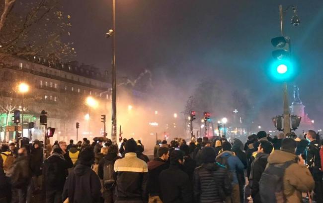 Протести "жовтих жилетів" в Парижі: 1 тис. 385 осіб затримано, 135 поранені
