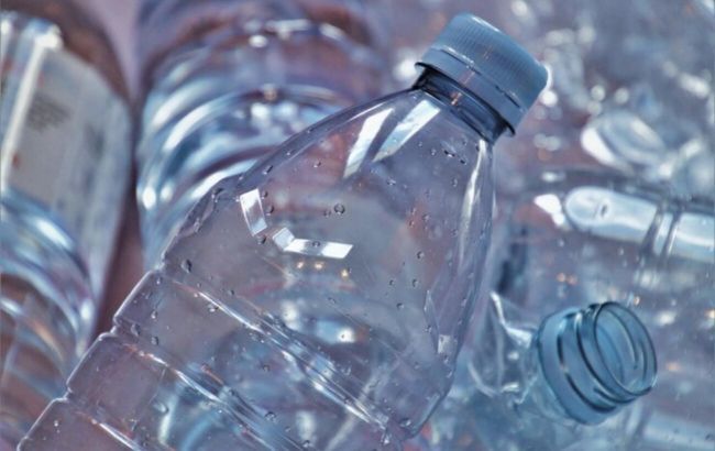 Вода з пластикових пляшок небезпечна для здоров'я: експерт назвала головну загрозу