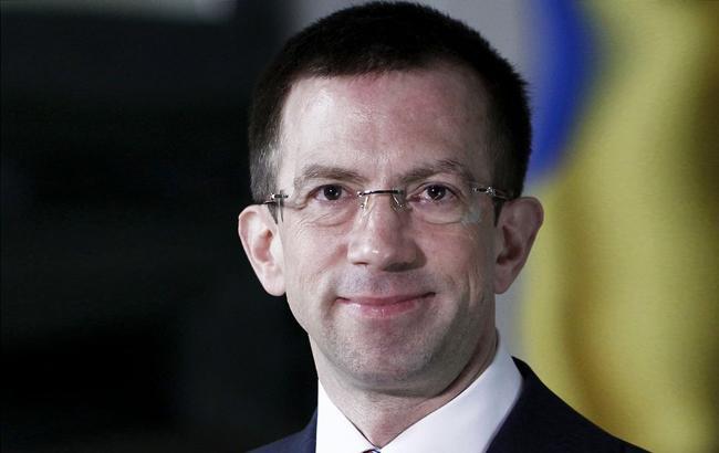 Затримка авіарейсів: в МЗС заявили про неналежну роботу ряду українських дипломатів
