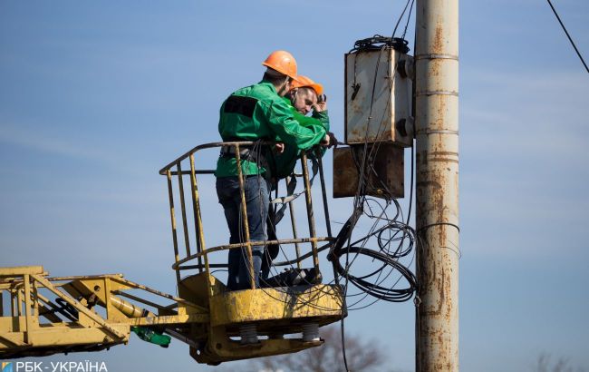 За дві доби енергетики повернули світло у 20 населених пунктів прифронтових регіонів, - ДТЕК