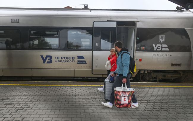 Удвічі більше місць. Як доїхати у Варшаву і Перемишль залізницею в лютому