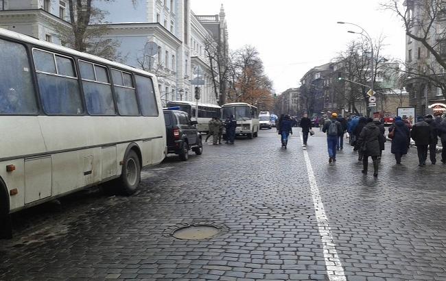 Протесты в Киеве: у Нацбанка сегодня митингует около 500 человек