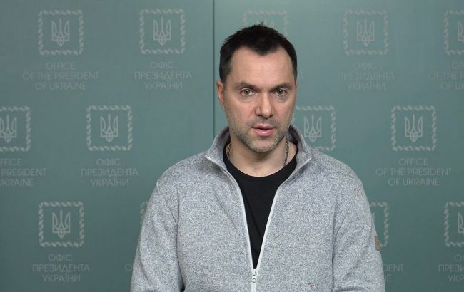 Арестович про Високопілля: ситуація ускладнилася, росіяни перекинули техніку