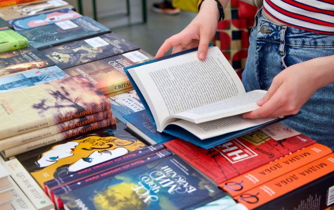 В Україні зростає попит на книжки державною мовою: що читають найбільше