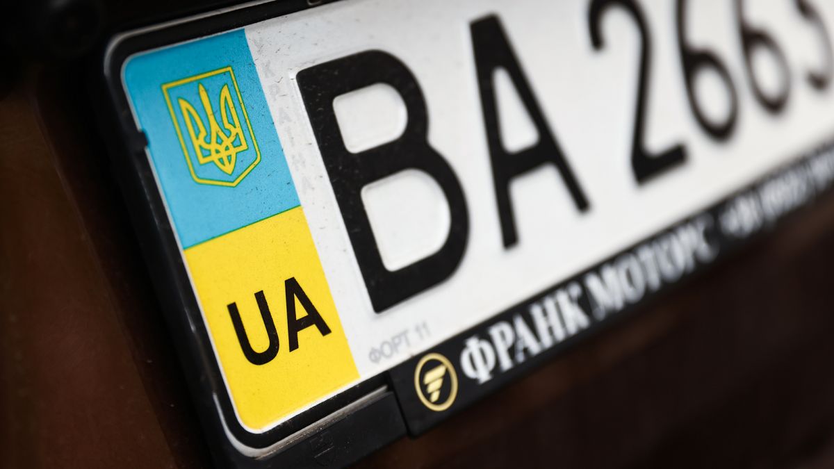 Буквы Z и V запретили использовать на номерных знаках в Украине | РБК  Украина