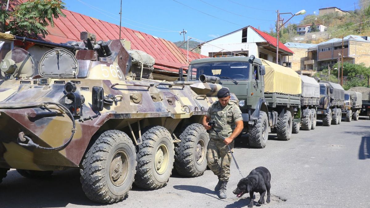 Азербайджан показал захваченную в Нагорном Карабахе военную технику - видео  | РБК Украина