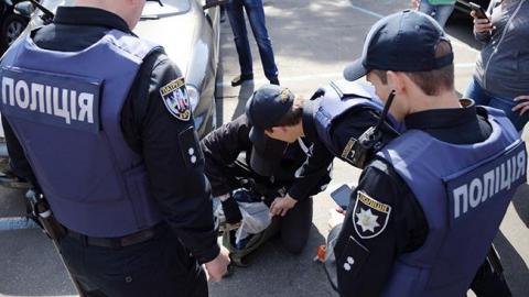 Strilyanina U Kiyevi Poranenij Policejskij Rbk Ukrayina