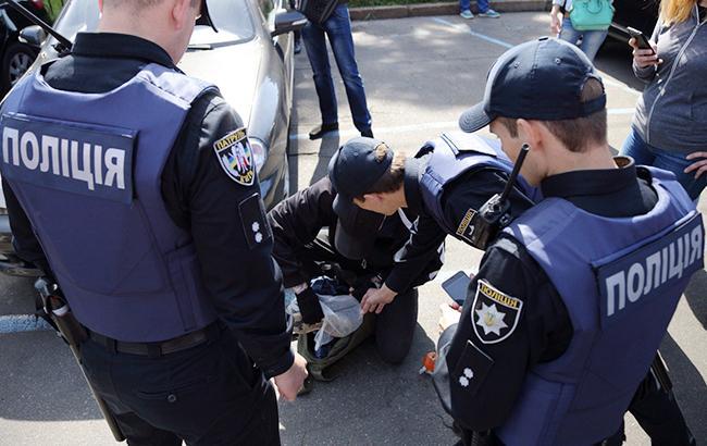 У Харкові затримали чоловіка, який вкрав у перехожого телефон і 100 доларів