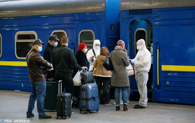 Чи підвищать ціни на залізничні квитки в Україні: влада дала відповідь