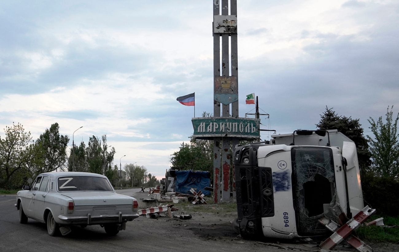 Новости Мариуполя - посреди города оккупанты создали новое кладбище  автомобилей | РБК-Україна