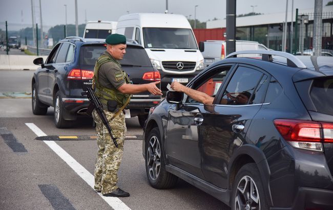 Еще одной категории украинцев разрешили выезжать за границу