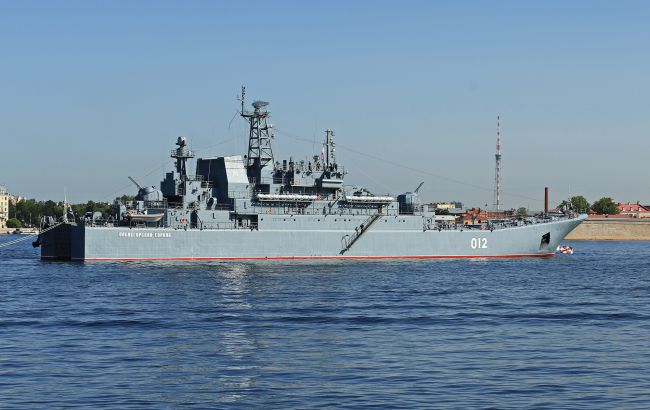 СБУ атакувала великий десантний корабель РФ "Оленегорский горняк" у Новоросійську, - джерела
