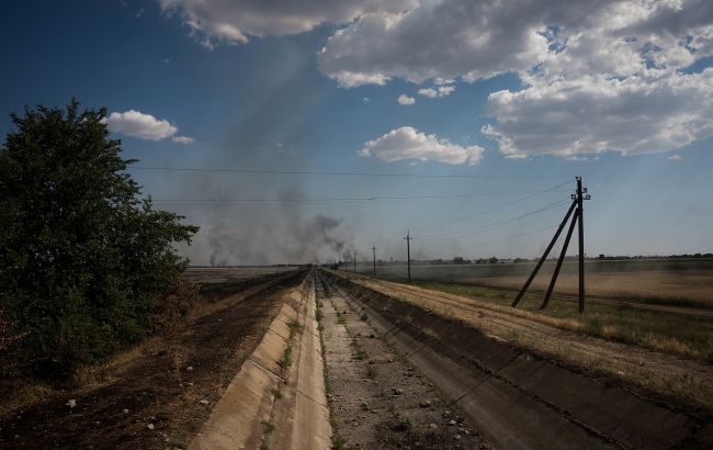 Відремонтували ще до сутінок. РФ ракетою поцілила в дорогу під Запоріжжям (фото)