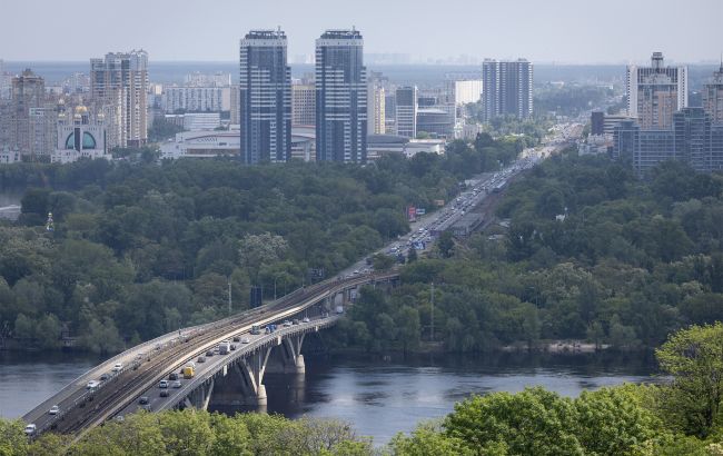 Незвичний прогноз. Синоптик розповіла про погоду на вихідних в Україні