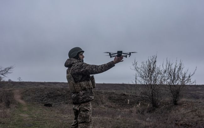 Ударили дроном. Пограничники уничтожили грузовик россиян на Запорожском направлении (видео)