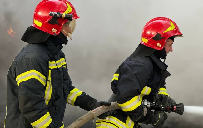 Под Одессой масштабный пожар: тушить огонь невозможно