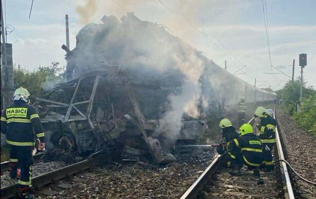 В Словакии поезд столкнулся с автобусом: шестеро погибших
