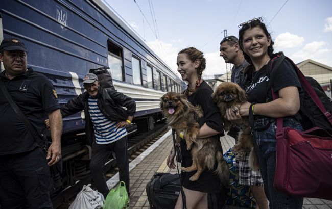 УЗ скорочує кількість поїздів до Карпат: у чому причина