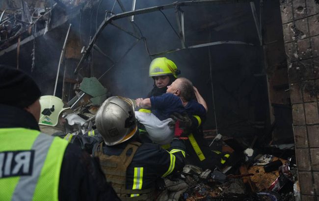 Як діяти, якщо ви опинилися під завалами будинку: інструкція