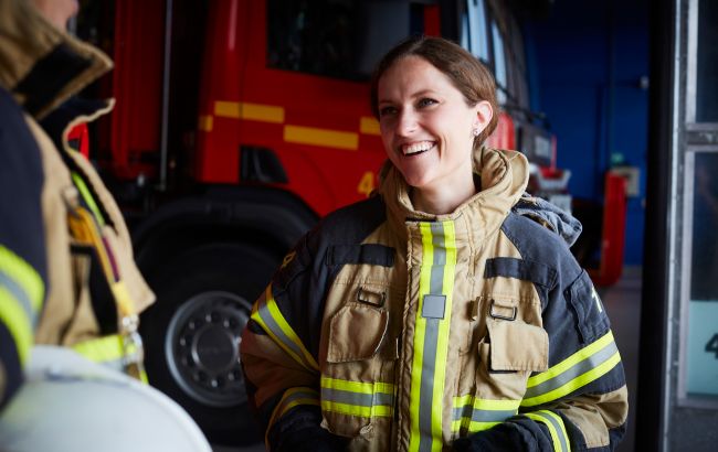 Запрещенные профессии для женщин в разных странах: где нельзя стать водолазом или пожарным