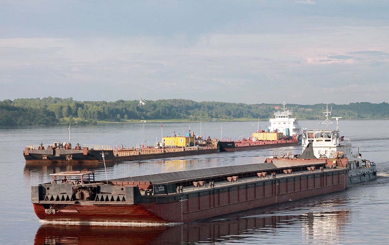 Баржа вышла. Баржа Речная сухогрузная. Баржа 2000 тонн. Речная баржа сухогруз. Баржа 1681.