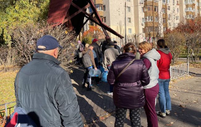 Жителів Києва просять запастися водою: де знайти найближчий бювет