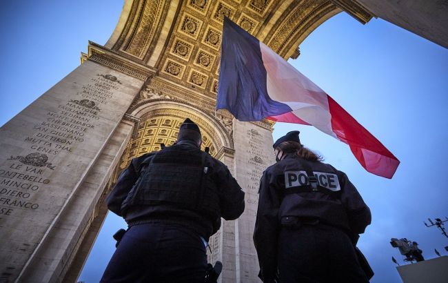 Поліція Парижа припускає, що РФ стоїть за оскверненням меморіалу жертвам Голокосту, - ЗМІ