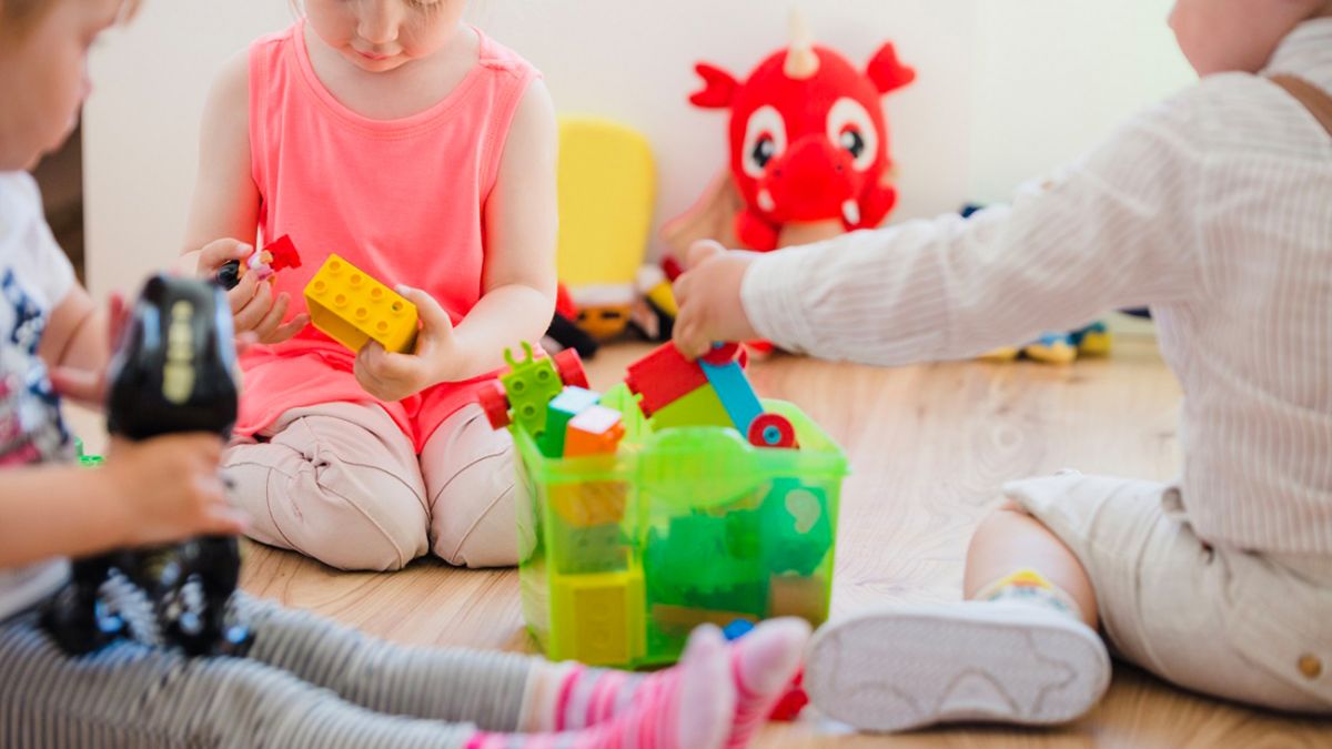 Десять развивающих игрушек для детей до 1 года