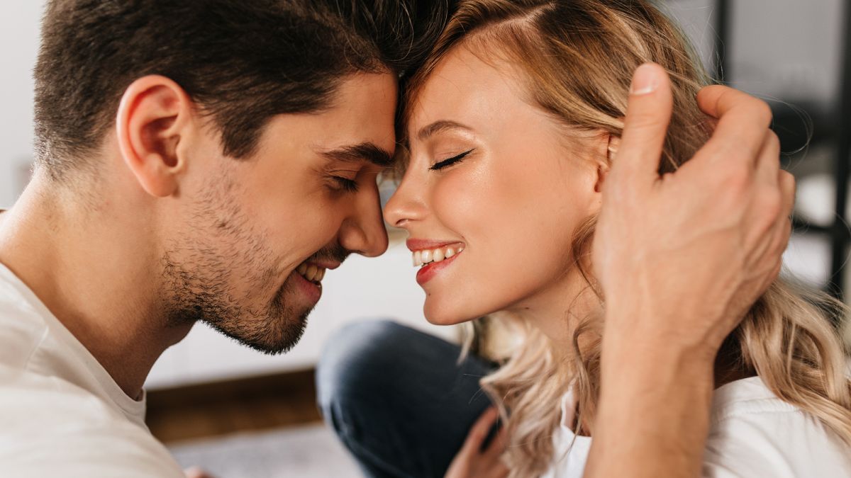 Как сделать, чтобы мужчину тянуло к тебе на расстоянии: 10 способов заставить его скучать