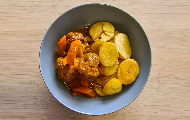 Фрикадельки з тушкованими овочами: рецепт простої і неймовірно смачної вечері