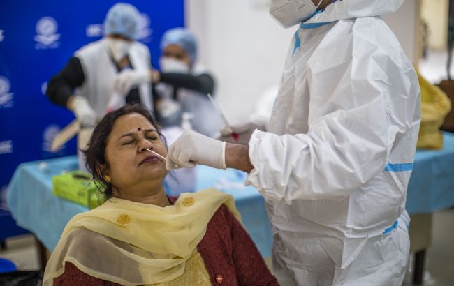 Резкий рост заболеваемости: в Индии обеспокоены потенциальным началом новой COVID-волны