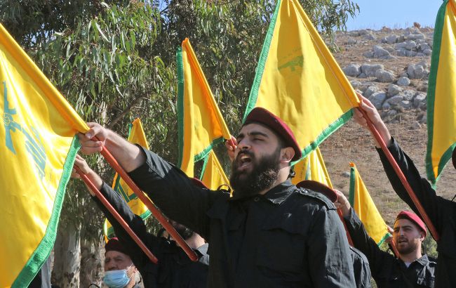 Боевики "Хезболлы" обстреляли ракетами север Израиля, вспыхнул пожар