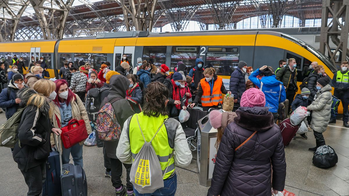 Украинцы могут бесплатно ездить поездами в Германии - в каких случаях | РБК  Украина