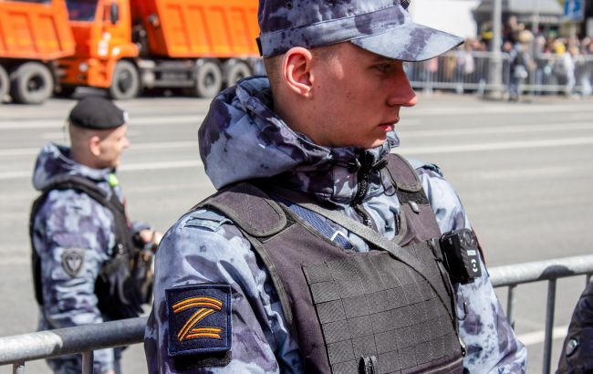 В России силовики готовятся к протестам. Сотрудники спецполка подняты по тревоге
