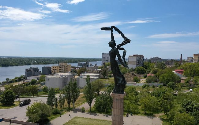 Пытаются перестраховаться. В ГУР отреагировали на снятие российского флага с Херсонской ОГА