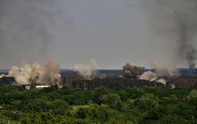 Прямо під носом у окупантів. В Луганській області ЗСУ підірвали понтонний міст ворога (відео)