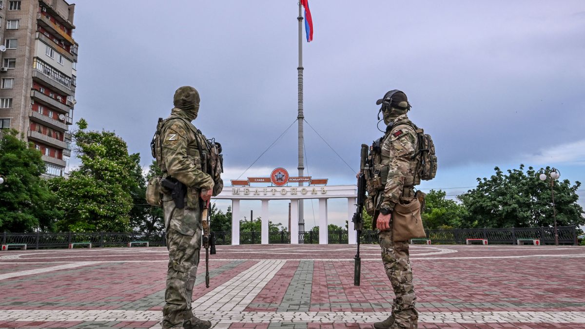 Взрыв в Мелитополе 12 мая – россияне сообщают о подрыве члену правительства  оккупантов | РБК Украина