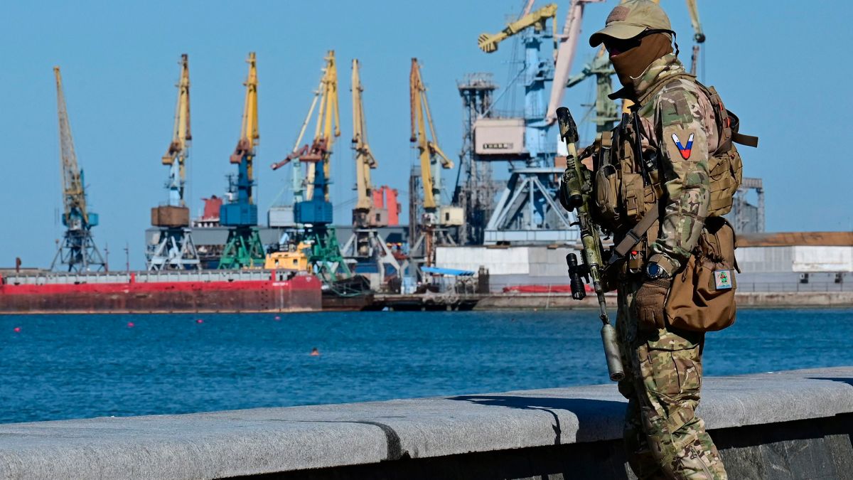 Оборона Бердянска - безоружные горожане прогнали оккупантов - видео - Апостроф