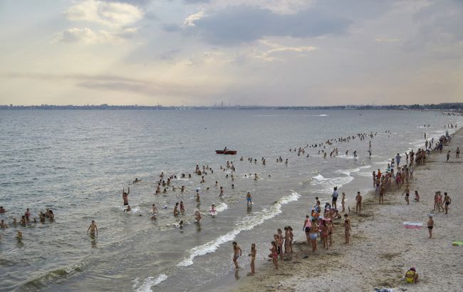 ФСБ запретила выход в Азовское море на парусниках и матрасах