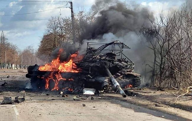 Уничтожение танка оккупантов в Попасной бойцами 24 ОМБР - видео