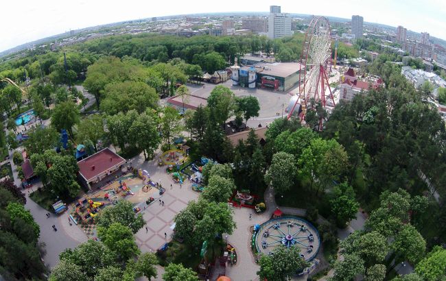 Окупанти обстріляли парк Горького в Харкові