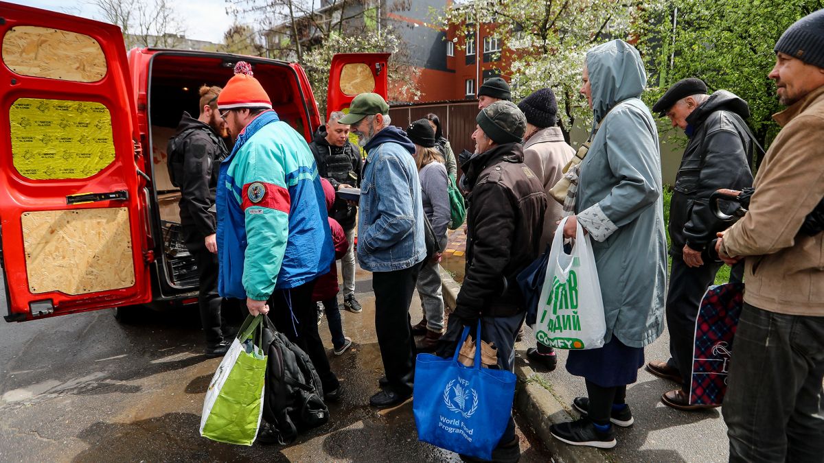 Продуктовые наборы, лекарства и одежда - где и как получить, инструкция |  РБК Украина