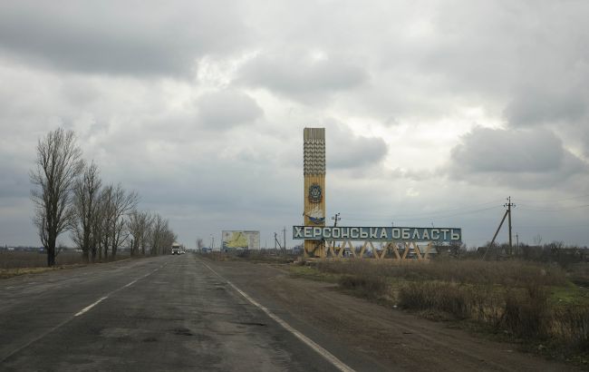 В Херсонской области иностранным волонтерам запретили въезд в ряд опасных общин