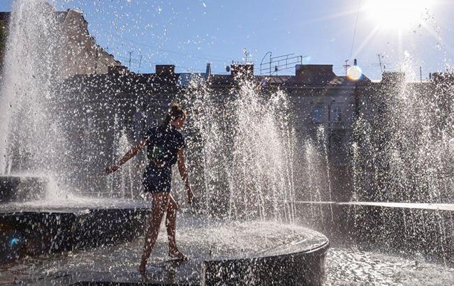 "Тепло та спекотно": синоптик дала прогноз погоди на тиждень