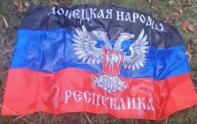 Соцсети рассмешило видео кражи флага "ДНР" в Донецке