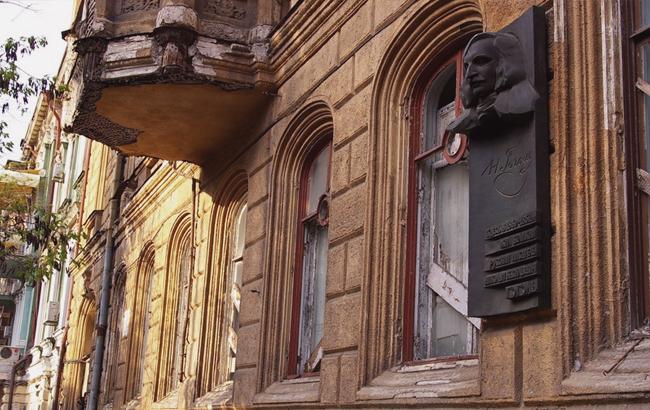 В Одесі обвалилися фрагменти старовинного декору будинку Гоголя